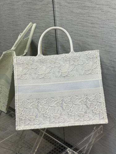  Handbag   Dior  size  42*18*35 cm