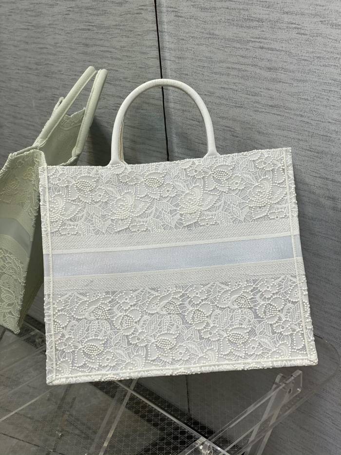  Handbag   Dior  size  42*18*35 cm