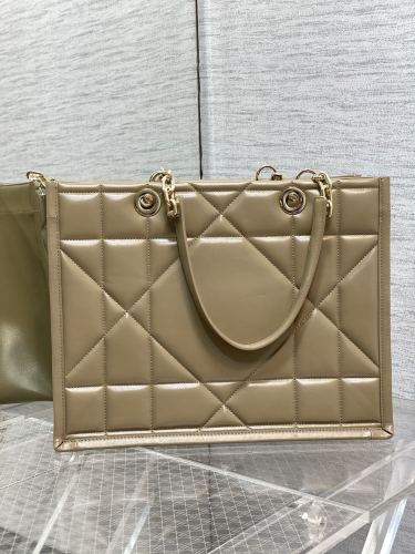 Handbag   Dior  size 36.5*28*17 cm