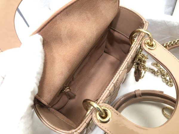 Handbag   Dior  M0505  size  17×15×7 cm