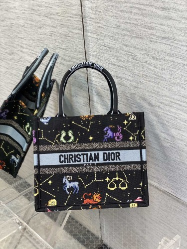 Handbag   Dior  size  26*8*22 cm
