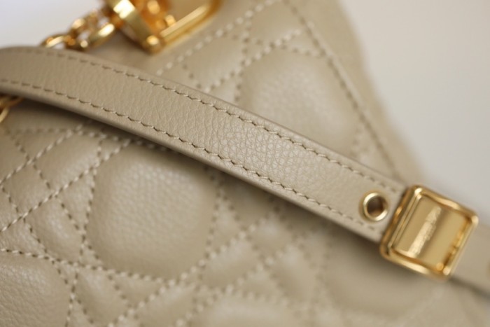 Handbag   Dior  size  20x12x7 cm