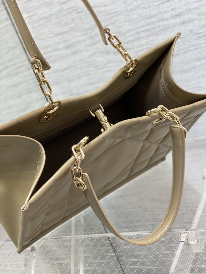 Handbag   Dior  size 36.5*28*17 cm