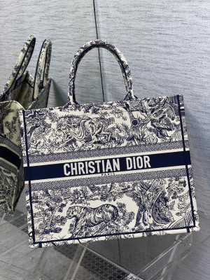 Handbag   Dior  size  42*18*35 cm