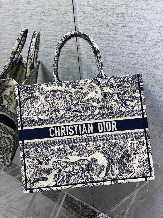 Handbag   Dior  size  42*18*35 cm