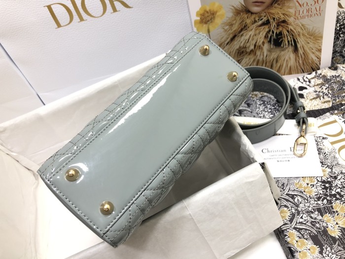 Handbag   Dior   M0538  size  20 x 16.5 x 8  cm