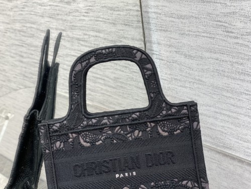  Handbag   Dior  size  23*7*17 cm