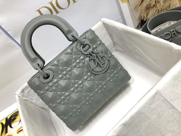 Handbag   Dior  M0538  size  20*16.5*8  cm