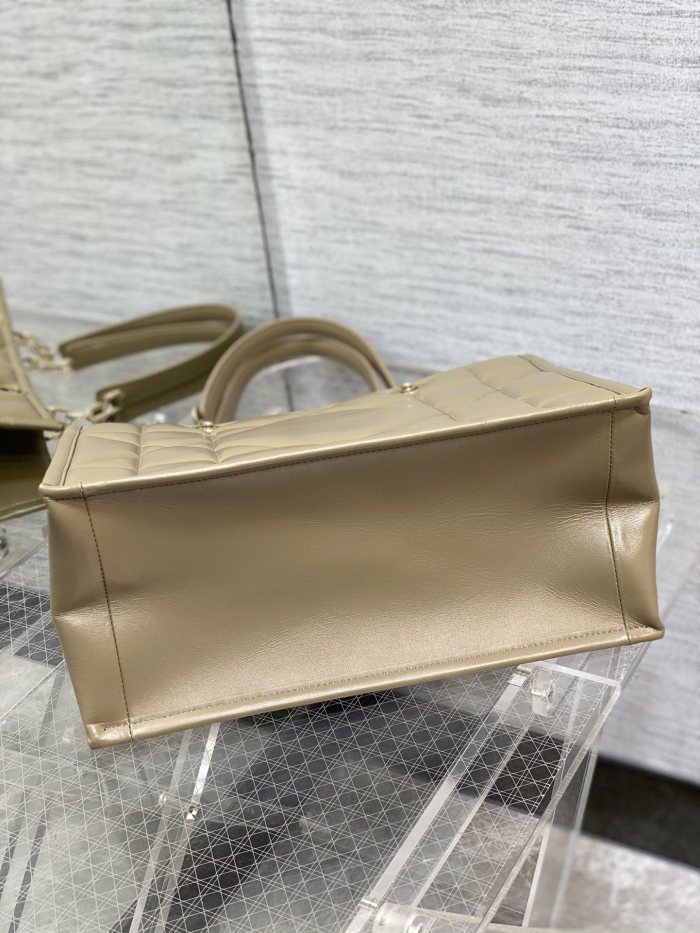 Handbag   Dior  size 36.5*28*17 cm