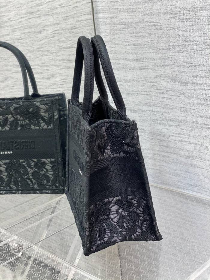  Handbag   Dior  size  26*8*22 cm