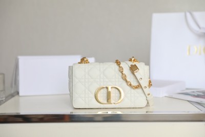 Handbag   Dior  size  20x12x7 cm