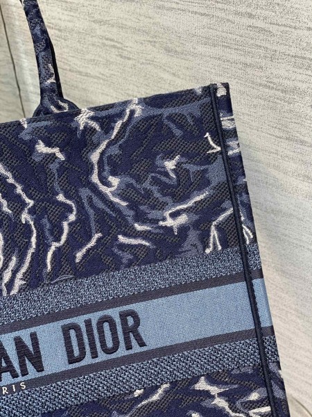  Handbag   Dior  size  42*18*35 cm