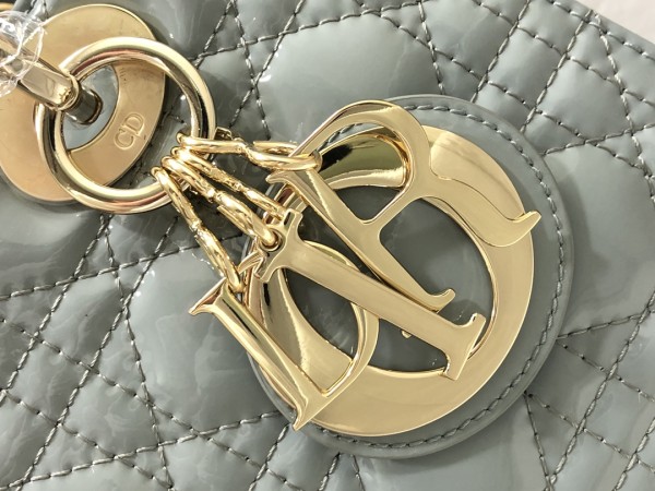 Handbag   Dior   M0565  size  24×20×11 cm