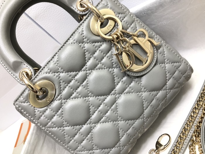 Handbag   Dior  M0505   size  17×15×7 cm