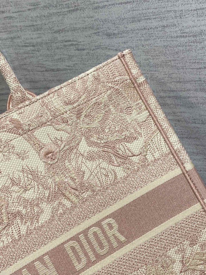 Handbag   Dior  size  42*18*35 cm