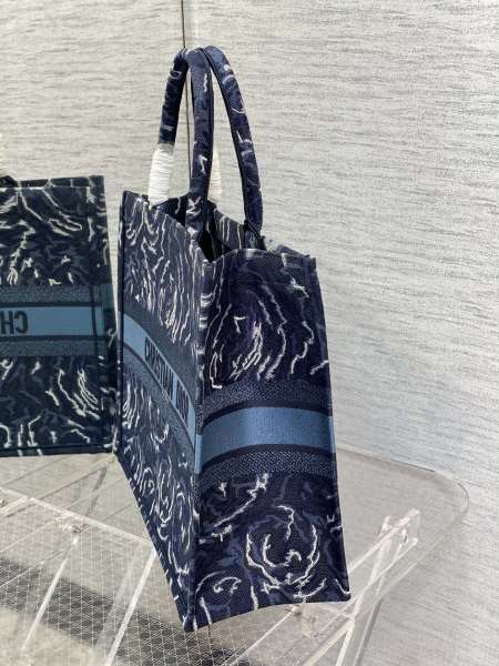  Handbag   Dior  size  42*18*35 cm