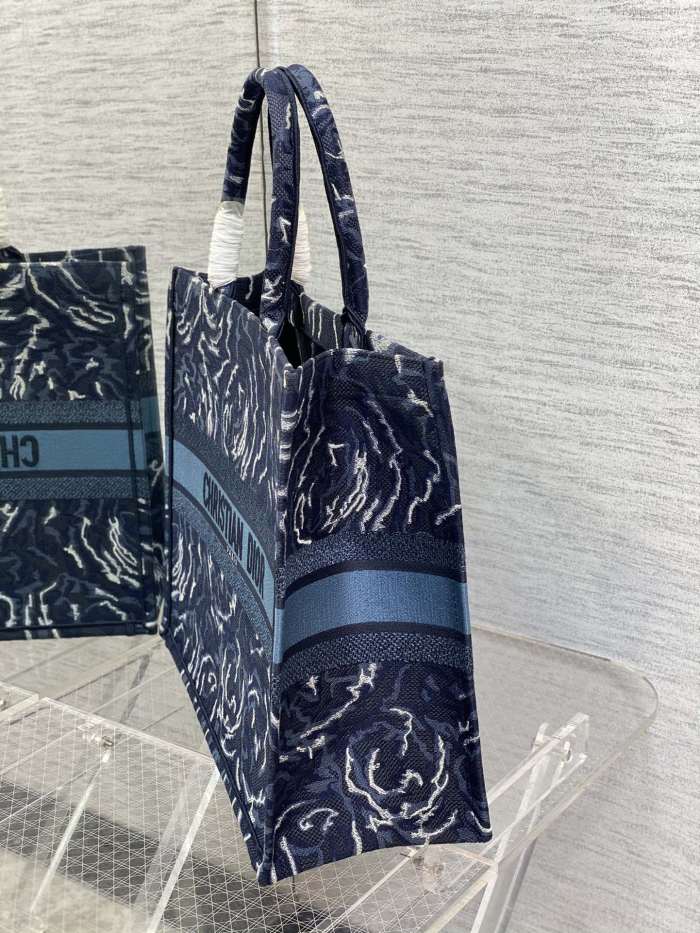  Handbag   Dior  size  42*18*35 cm