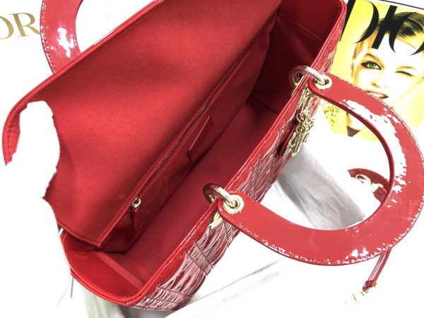 Handbag   Dior  M0566  size  32*25*11  cm