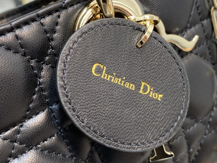 Handbag   Dior  size  22.5*6*11.5 cm
