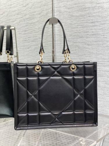 Handbag   Dior  size  36.5*28*17 cm
