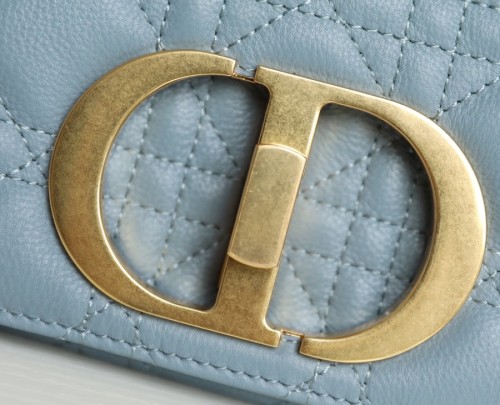  Handbag   Dior   size  20x12x7 cm