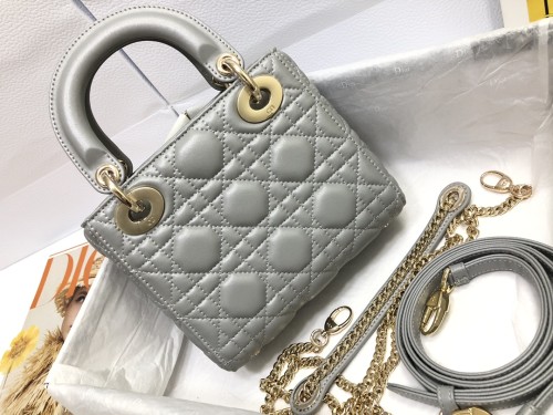 Handbag   Dior  M0505   size  17×15×7 cm