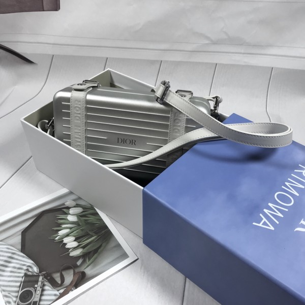 Handbag   Dior  size  13*20*6.5 CM