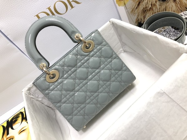 Handbag   Dior   M0538  size  20 x 16.5 x 8  cm