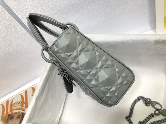 Handbag   Dior  M0505  size  17 x 15 x 7  cm