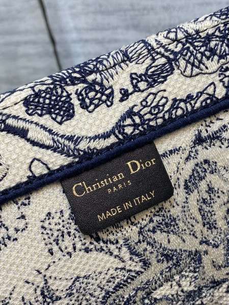 Handbag   Dior  size  42*18*35 cm