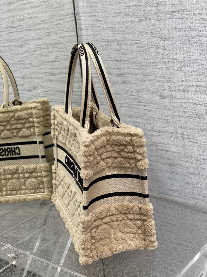 Handbag   Dior  size  26*8*22 cm