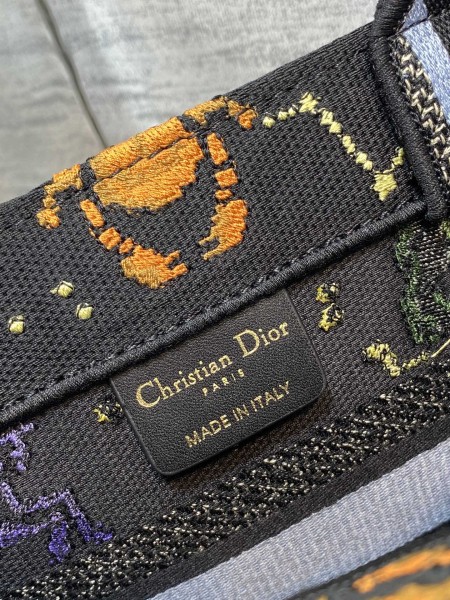 Handbag   Dior  size  26*8*22 cm