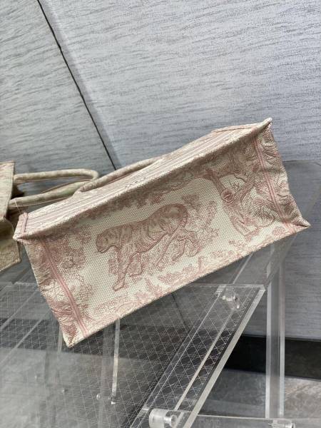 Handbag   Dior  size  36*18*28 cm 