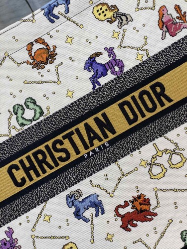 Handbag   Dior  size  42*18*35 cm