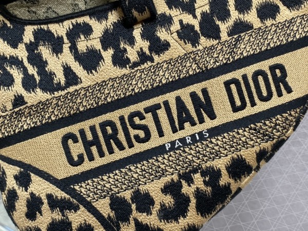 Handbag   Dior   size  25 cm