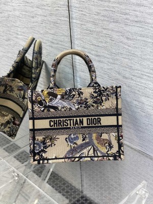 Handbag   Dior   size  26*8*22 cm