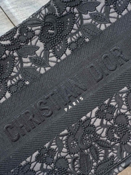  Handbag   Dior  size  24 cm