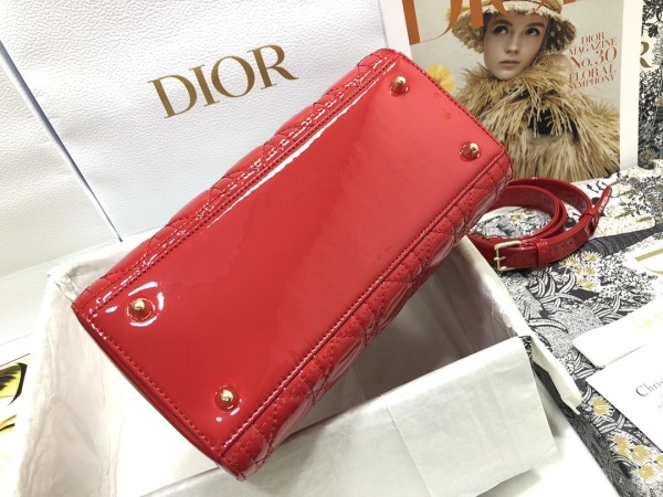 Handbag   Dior  M0565  size   24×20×11 cm