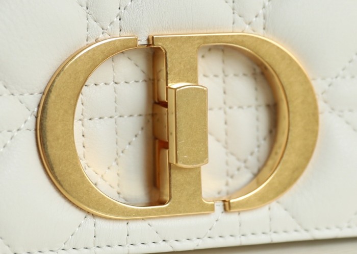 Handbag   Dior  size  28x17x9 cm 