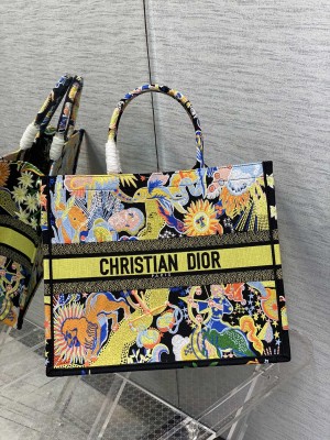 Handbag   Dior  size  42*18*35  cm
