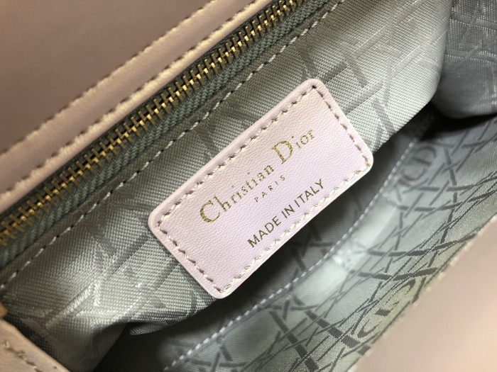 Handbag   Dior M0505  size  17×15×7 cm