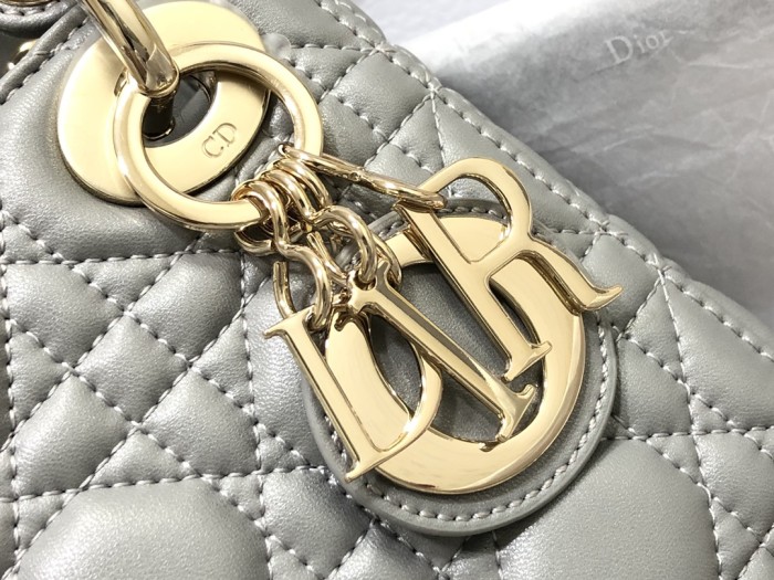 Handbag   Dior  M0505   size  17×15×7 cm