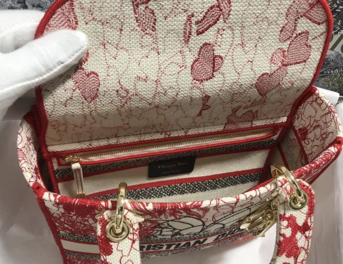 Handbag   Dior  M0565  size  24*20*11  cm