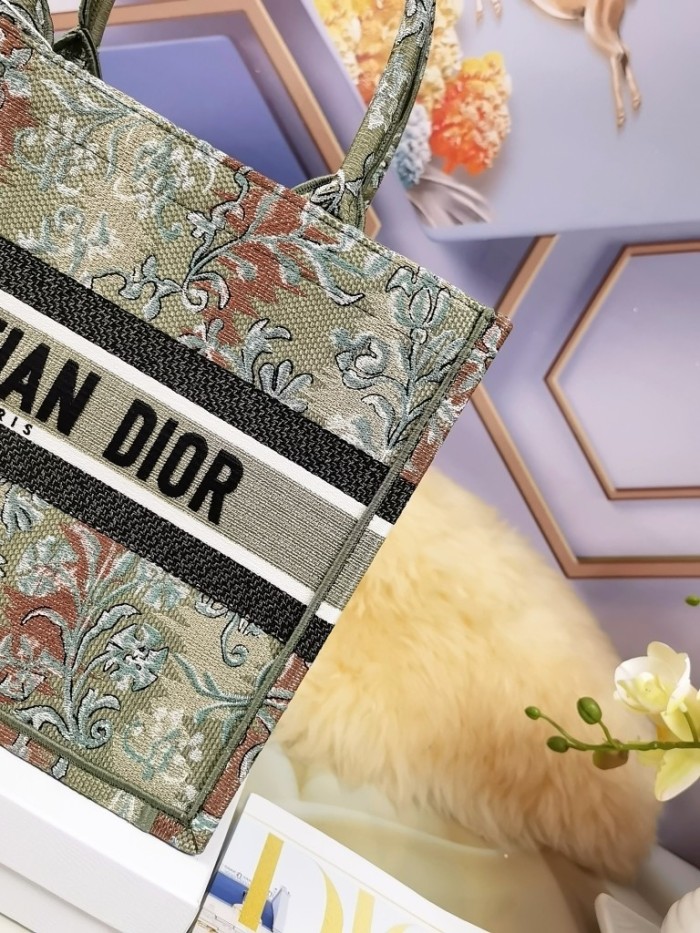  Handbag   Dior  size  36.5X28X16  cm