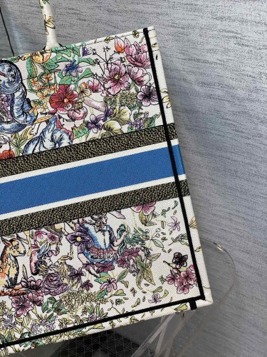  Handbag   Dior  size  42*18*35 cm