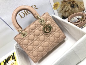 Handbag   Dior M0565  size  24×20×11 cm