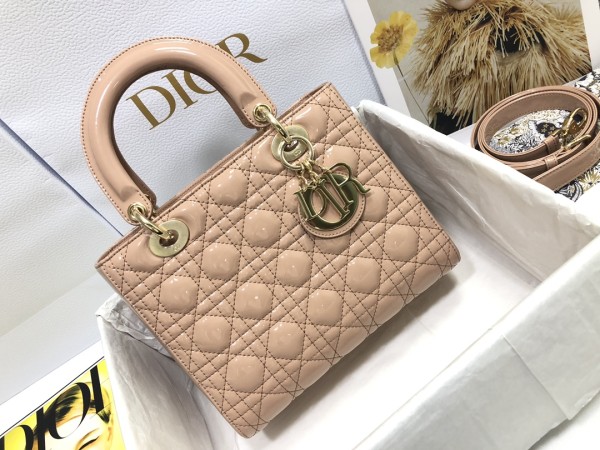 Handbag   Dior M0565  size  24×20×11 cm