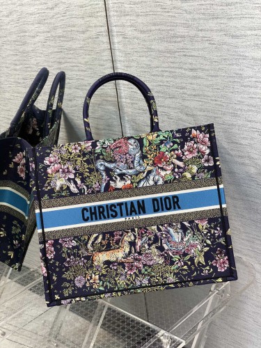  Handbag   Dior  size  42*18*35 cm