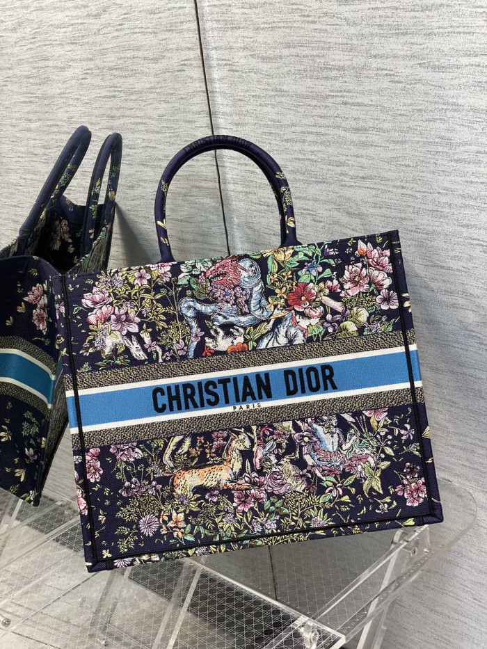  Handbag   Dior  size  42*18*35 cm