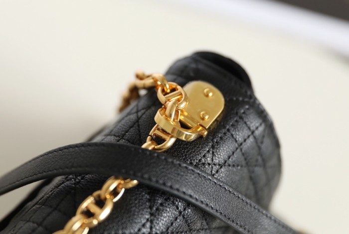 Handbag   Dior   size  25.5x15.5x8 cm